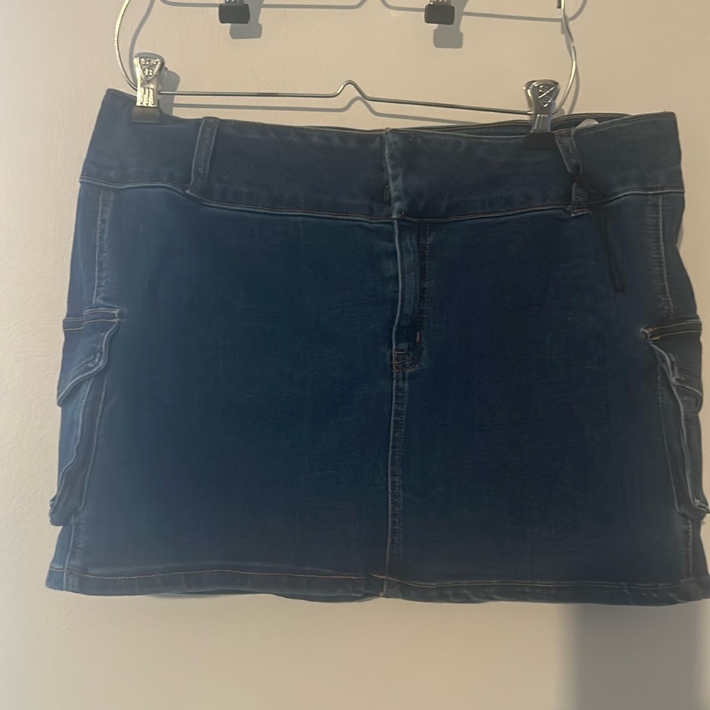 3 mini skirts. Size xl worn only once